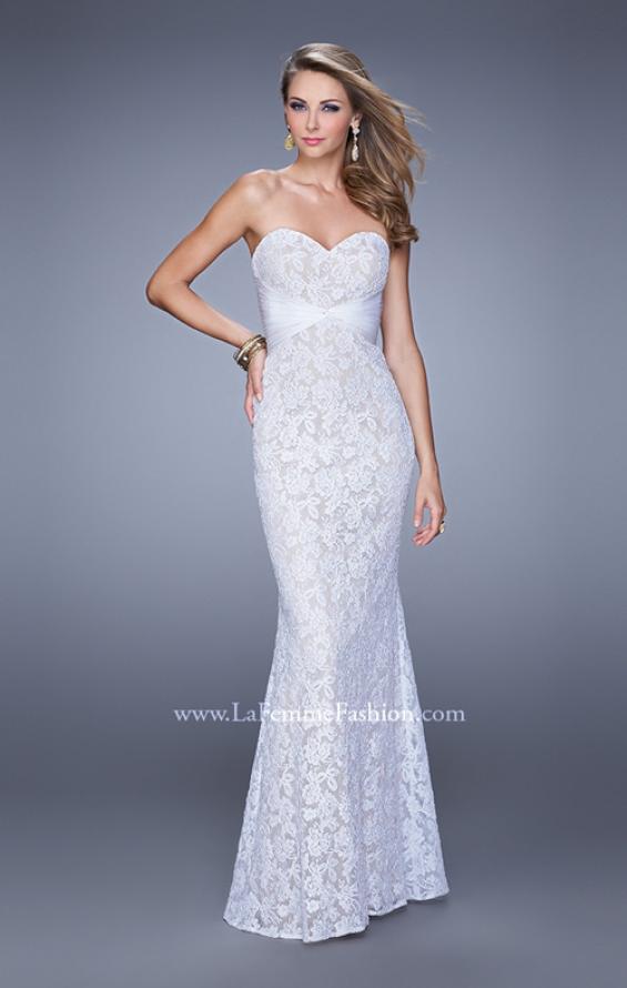 Picture of: Lace Sweetheart Neckline Gown with Criss Cross Back in White, Style: 20440, Detail Picture 1
