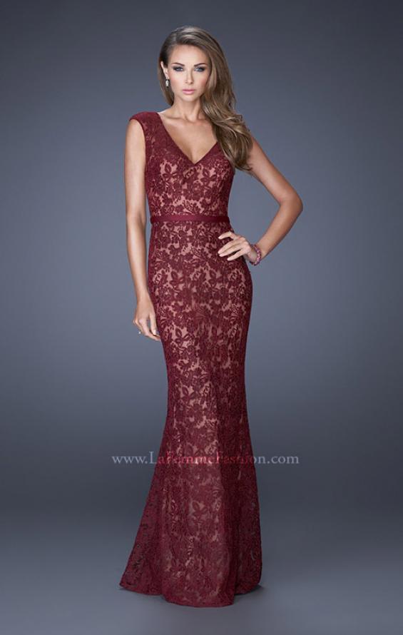 Picture of: Bold Lace Dress with V Neckline and Thin Belt in Red, Style: 20450, Main Picture